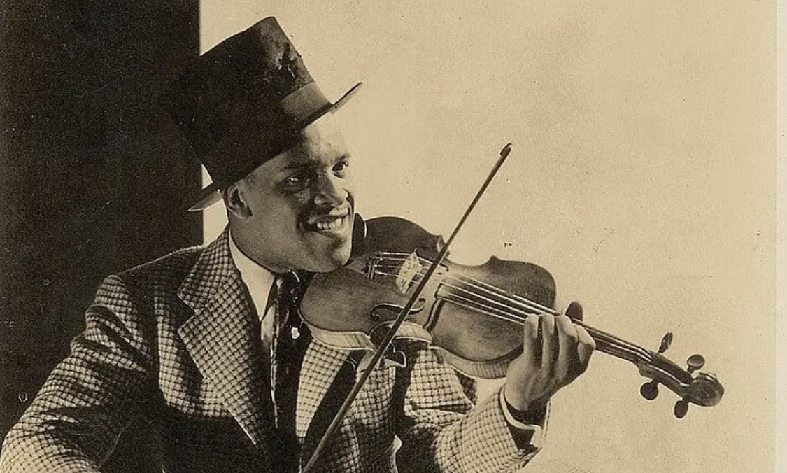 AlexPangman's tweet photo. Tonight on Swing Set at 7pm ET I’ll feature tunes played on violin by Stuff Smith, plus some important band leaders who inspired him. Tune in at @JAZZFM91 to hear more about this hard swinging entertainer. #jazzviolin #stuffsmith #swingmusic https://t.co/YE6eQUHq7Z