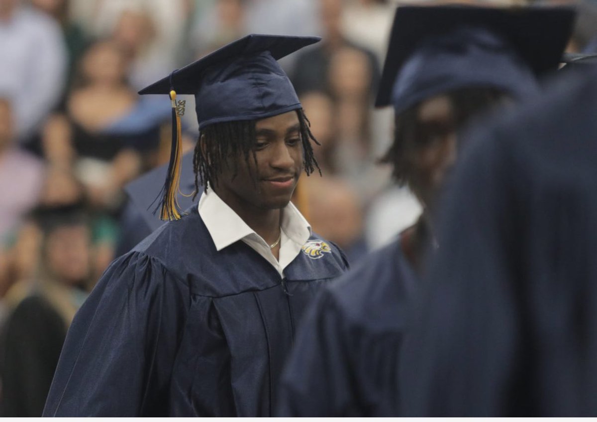 naplesfootball's tweet photo. Congrats #NaplesFootball grads! https://t.co/JVBX6UkIWn