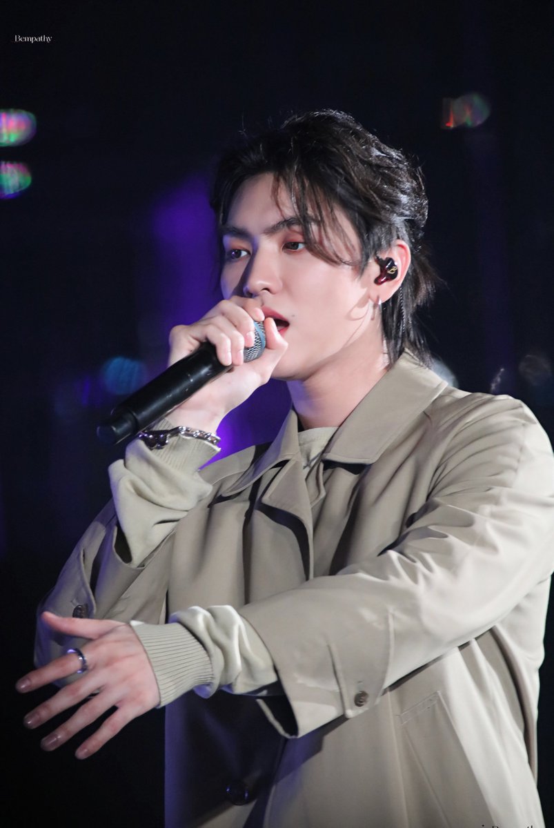 Bempathy_'s tweet photo. 230527 Boss HongKong FM
#Bosschaikamon #ShawtyBoss @Bossckm_ 
#LoveinTheAir1stFMinHongKong https://t.co/I18pKXCaft