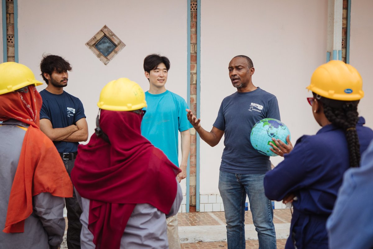 logoshope's tweet image. Sharing Hope
Logos Hope&apos;s volunteers come from many nations and cultures, the crew get to share their personal stories of growth and transformation and hear and learn from visitors in the port. This gives hope and encouragement to both crew and visitors!