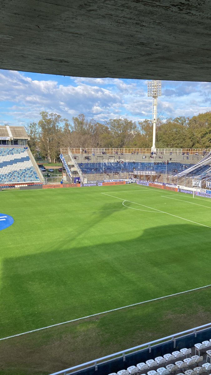 Comenzamos!!!

#GELP 🆚 #Sarmiento

🎙Relata: <a href="/JWeisse/">Juan Pablo Weisse</a>
 🗣Comentan: <a href="/MarianoCres/">Mariano Crespo</a> <a href="/ElProfesorLopez/">El Profesor Lopez</a> <a href="/JoseZdonek/">José Manuel Zdonek</a>

 Junto a <a href="/VeritoCordoba2/">VeroCordoba</a> Manuel Balihaut y equipo

📻 <a href="/radioulaplata/">Radio UNLP</a>
📱 youtube.com/@radioulaplata
🌐radiouniversidad.unlp.edu.ar