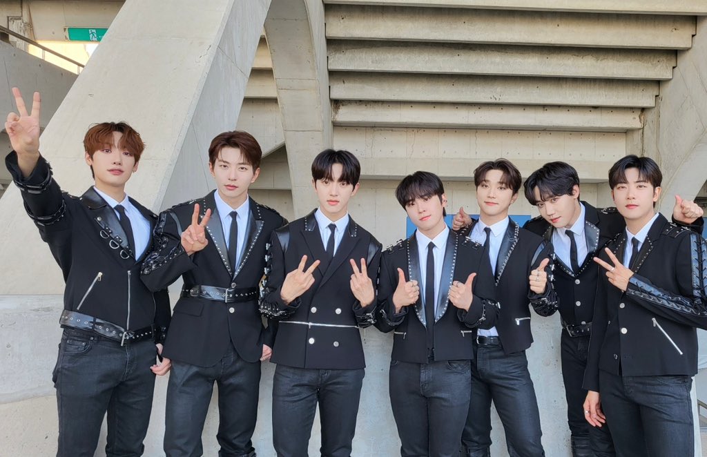 GoldenChild's tweet photo. [📸] 230527 제29회 DREAM CONCERT #드림콘서트

오랜만에 만난 니스들의 함성으로 충전 완료 🔋✨
조심히 귀가하고, 우리 얼른 다시 만나요 🤗

#GoldenChild #골든차일드 #GNCD
#제29회드림콘서트 #DREAMCONCERT https://t.co/bFDmsgJ4TU
