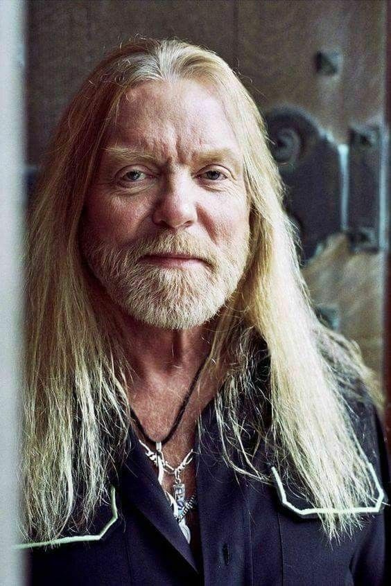 #GREGGALLMAN Dec.8/47 - May 27/17 💔 #ALLMANBROTHERS
🎸Solo - released 7 studio albums
🎸Attended military school, planned to be a dentist
🎸Hep. C from tattoo needle, liver transplant 2010
🎸Final LP - SOUTHERN BLOOD, released posthumous 2017