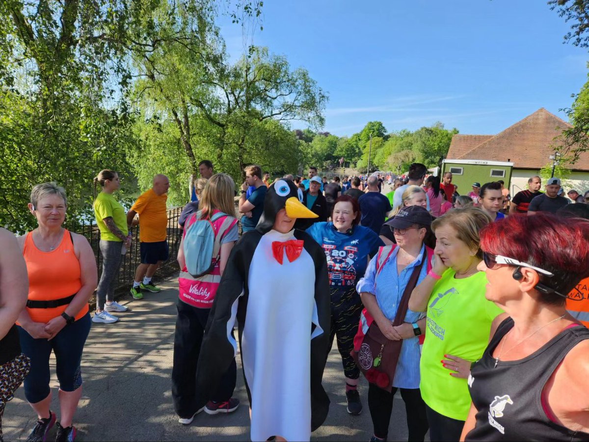 Sorry we have been lapsed!
We had a fabulous celebration for Mairéad's 100th Parkrun @heatonparkrun  this morning.  Always a wonderful and welcoming start to a Saturday morning. Thank you to all the volunteers who help the event each week, we'd all be lost without you 🐧