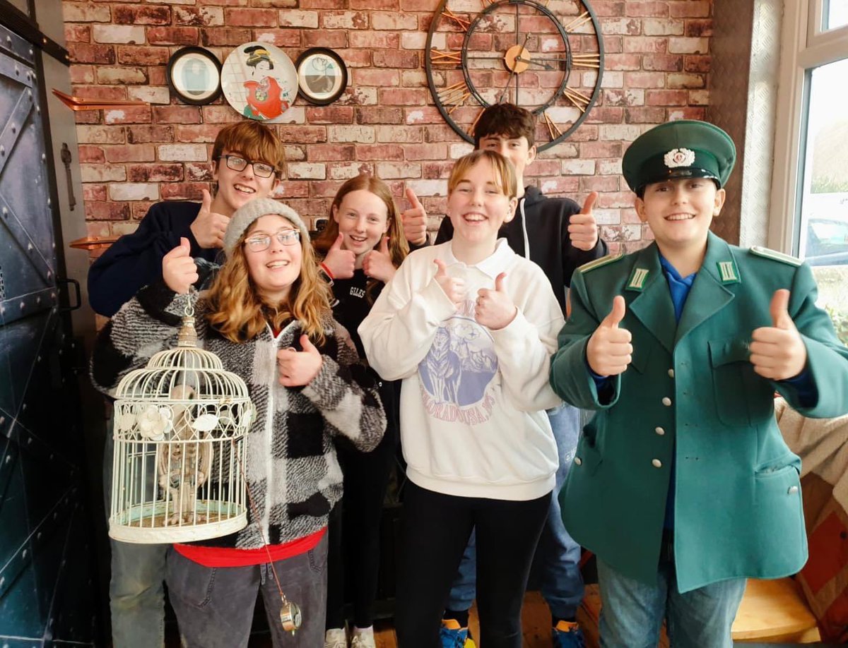 HAPPY HALF TERM! 🙌🏼

This genius gang took on the challenges of ‘Mission Berlin’ and saved the day!… all in an impressive time of 58 minutes! 📻🇩🇪💫

Assemble YOUR team and book in to play any of our three original escape room games this half term! 💎🗝️⛓️⏳🎬⚡️

#worthing