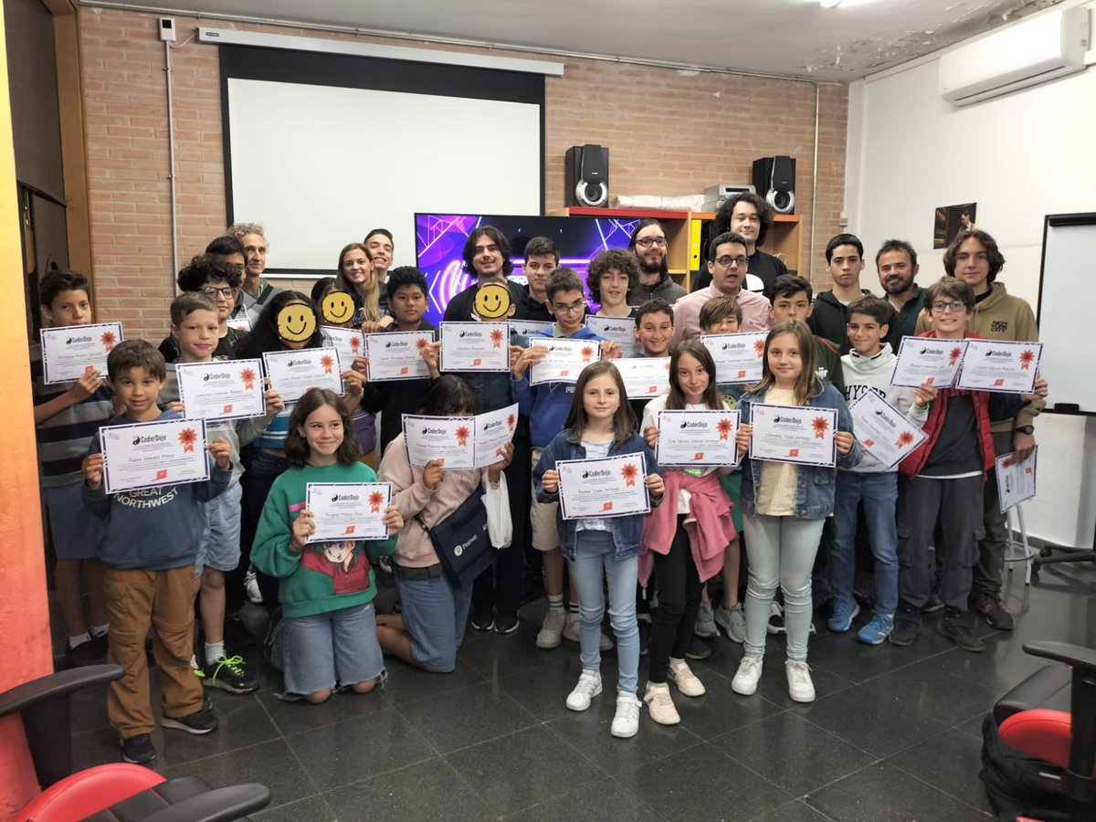majadajoven's tweet image. Hoy cerramos el curso en el #Coderdojomajadahonda
Muchos sábados compartiendo experiencias y aprendiendo programación. Volvemos en octubre con el nuevo curso. No te lo pierdas. #actividadesmajadajoven