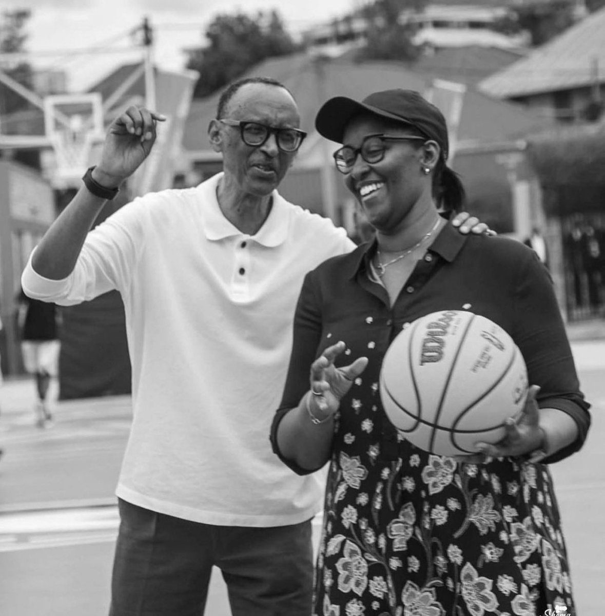 Umuntu arampakanyije ngo iyi foto ntago yagira 🫴100 Retweet&amp;Like ❤️🇷🇼