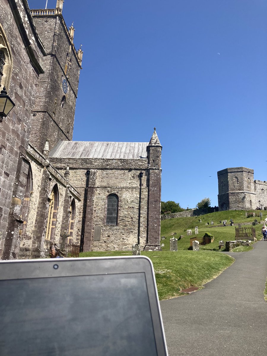 jickyvames's tweet photo. Today’s office @StDavidsCath in glorious bank holiday weekend sunshine. Concert 2/2 tonight as part of #MusicInMay with @CatrinFinch, Rebecca Jones and Jonathan Bloxham after a lush run along the coast path with @SaxophoneLil 🏃‍♀️☀️🎶 https://t.co/Y4kP02kzTP