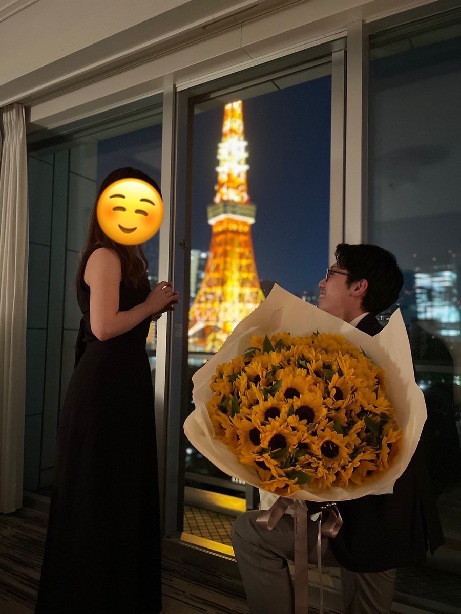 atuhiro0296's tweet photo. 私ごとですが(言ってみたかった笑)3年間お付き合いをした後、婚約しました🌻💍 https://t.co/ixUsecxRWj