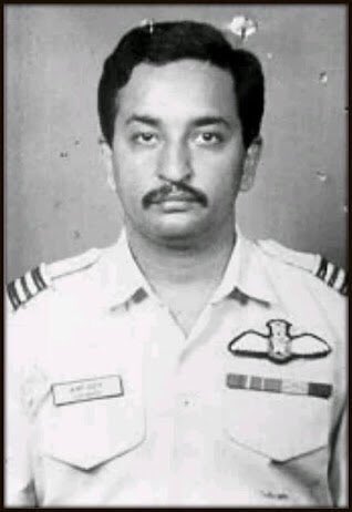 Join me in paying homage to SQUADRON LEADER AJAY AHUJA who was immortalized on May 27 in #KargilWar in 1999.                                          

Squadron Leader Ajay Ahuja's MiG 21 was hit by a Stinger and killed on ground by pakis.

#FreedomisnotFree few pay #CostofWar.