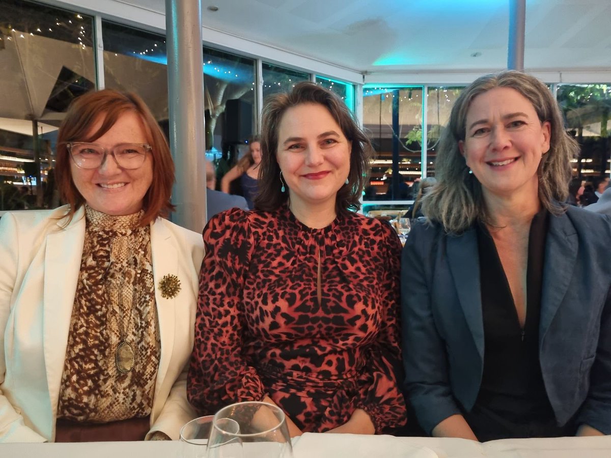 In great company @VictoriaLaneCve @Nicolette_Boele tonight at @climate200 one-year anniversary celebration of the teal wave in the Federal Election.