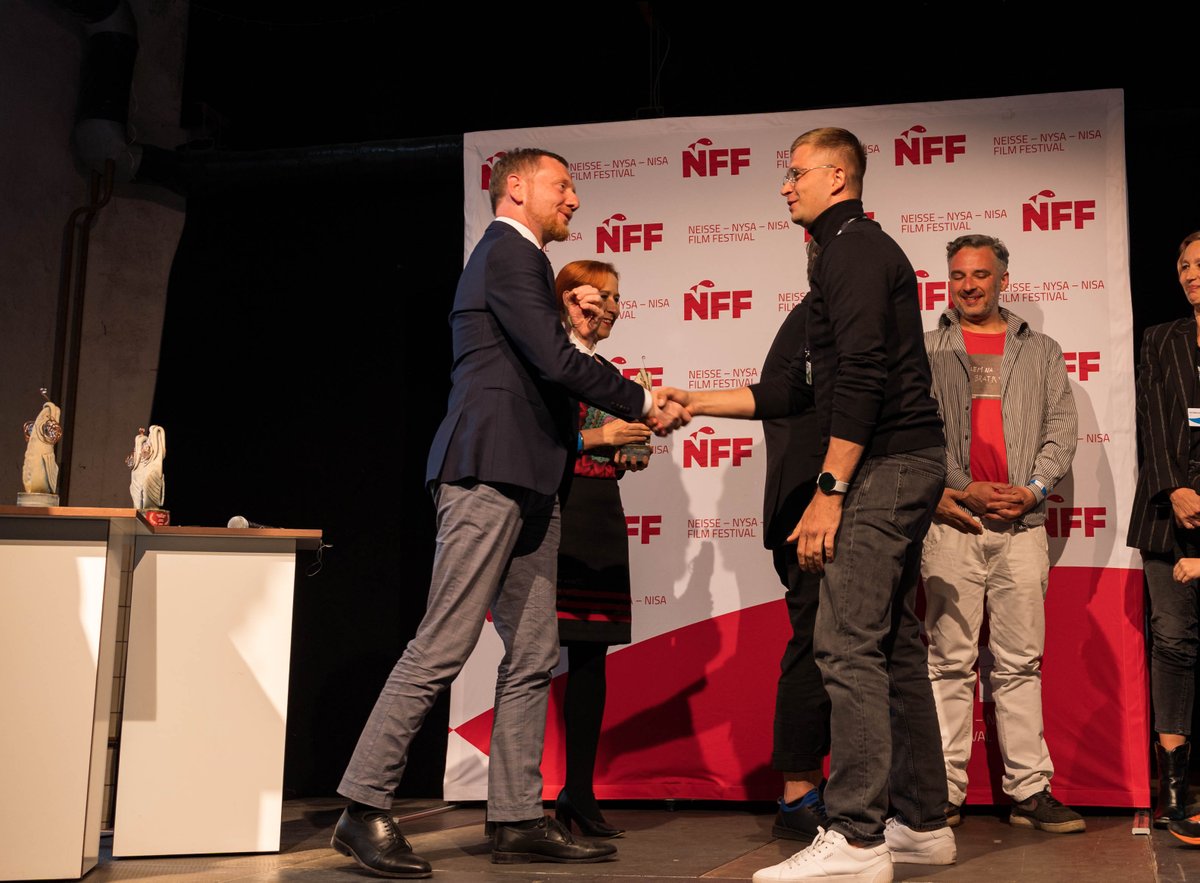 MPKretschmer's tweet photo. Das @neissefilmfest ist seit 20 Jahren ein fester Termin im Kulturkalender im #Dreiländereck. Und das zurecht! Hier kommen Menschen aus 📷📷 &amp;📷 zusammen, um über aktuelle, nicht immer einfache Themen zu sprechen. Danke an d. Team &amp; herzlichen Glückwunsch an alle Preisträger!(SK) https://t.co/WkjbsRzz39