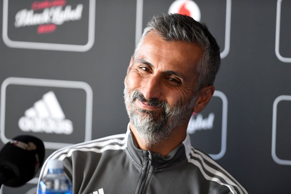 JoBertrand19's tweet image. First season in South Africa :

✅MTN8 🏆
✅Nedbank Cup 🏆
✅DSTV Premiership 🥈

Ladies &amp;amp; gentlemen, señor Jose Riveiro, the best plumber I know👀