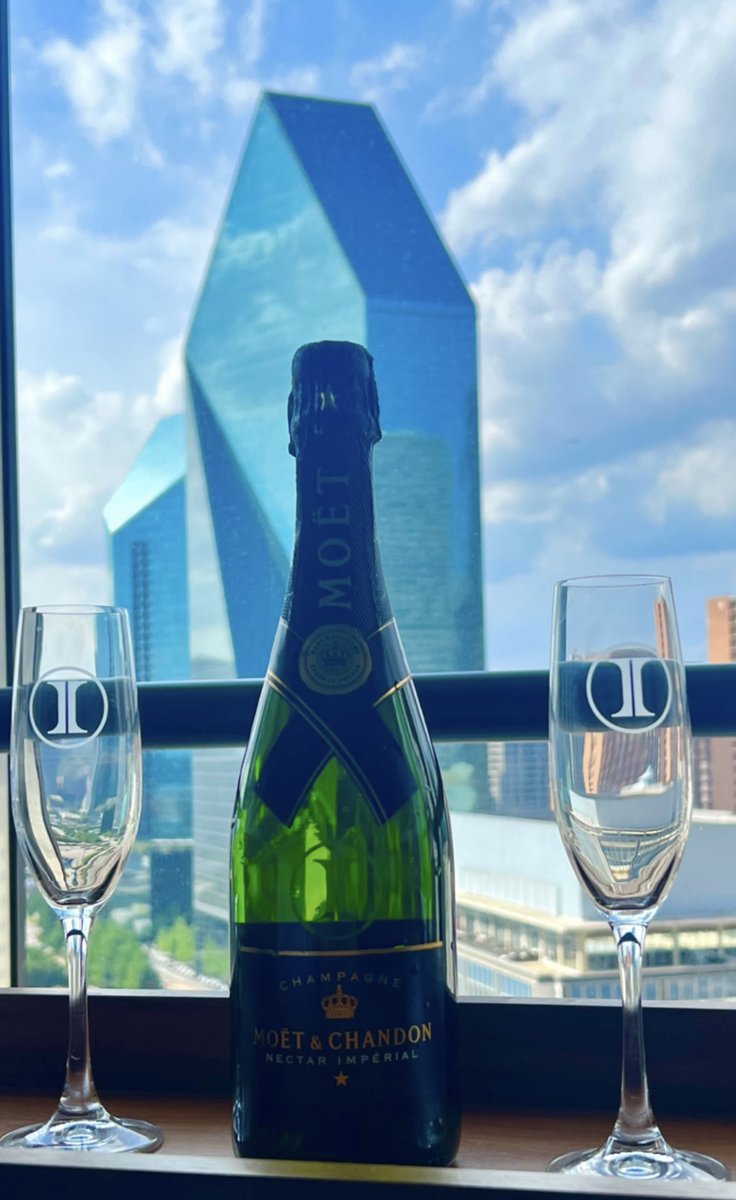 IntegrityMG's tweet image. Captured by Jerrod Ewing, CEO of PSI Groups and Integrity Managing Partner, this photo encapsulates the essence of our 2023 Managing Partner Meeting. 🌅 The Integrity-branded champagne bottle and glasses stand as symbols of celebration and shared success! 🥂 @PSIgroups