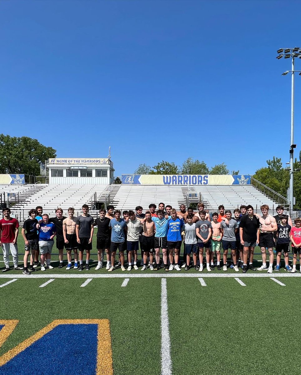 CoachConsul's tweet photo. Weekends. Separate. Winners. The boys were rolling deep on Saturday morning. Amazing effort all around on our hardest workout yet, these guys are building something special. Congrats to our winning team and Warriors of The Week - Brady, Antonio, Kraven &amp; Stefan⚔️🦁🏈🧱 https://t.co/s6fxHdhmH2