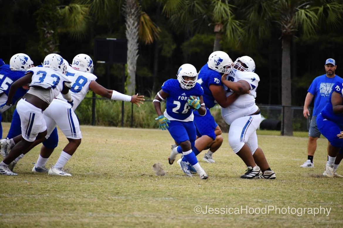 843_Kam's tweet photo. Spring game✅🏈
#JuniorSzn
@Coach_Smith_68 @Thea_Osborne_ @FDpatriots @DAWGHZERECRUITS 
@TroyRecruiting @RecruitNationSC @One11Recruiting @on3 https://t.co/qL1MdaYKoz