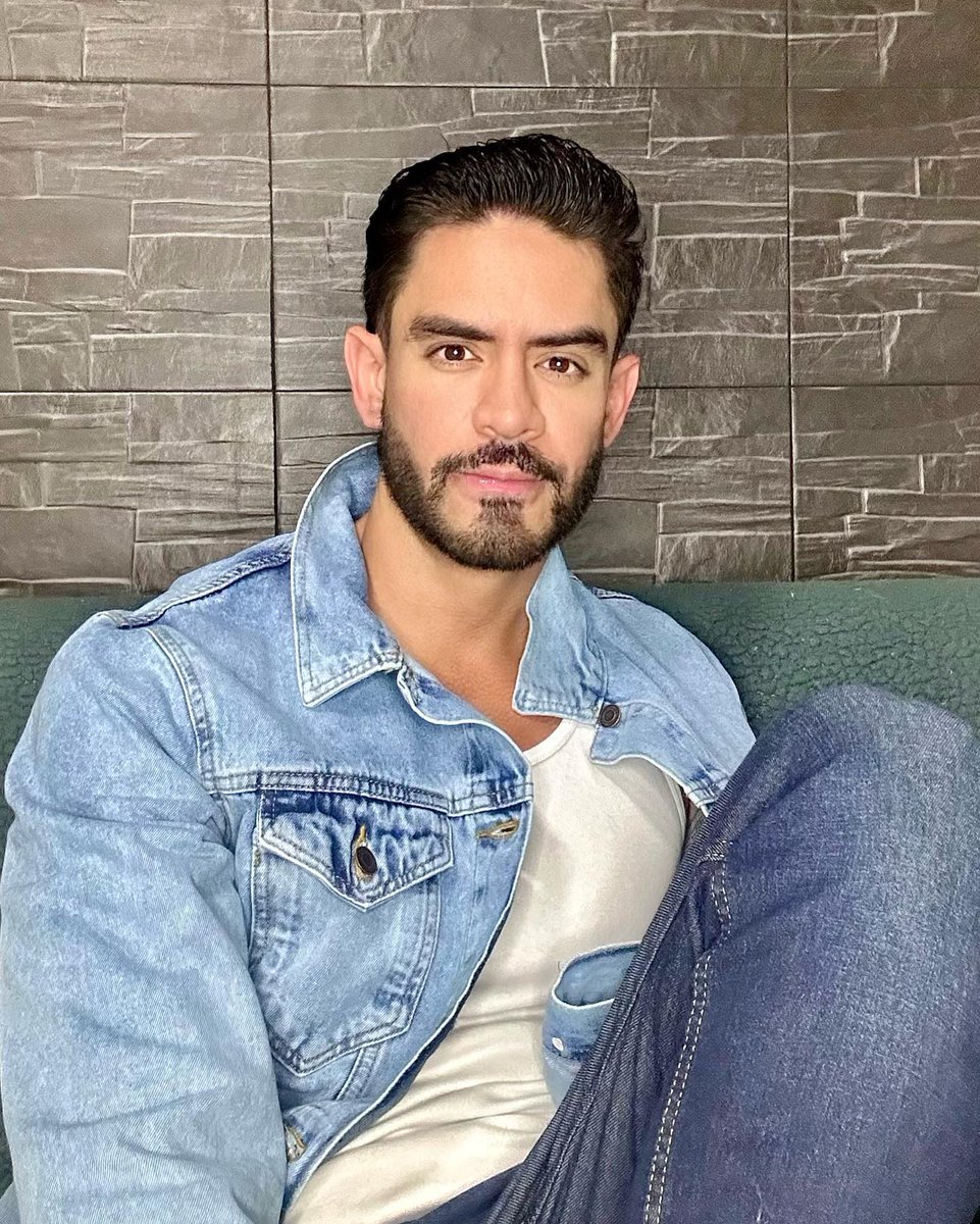 Denim lovers 💙

Arma tu outfit con los nuevos jeans y chaquetas que tenemos en tienda

Compra en tiendas o aquí
👉bit.ly/3VmOlg1  🛍