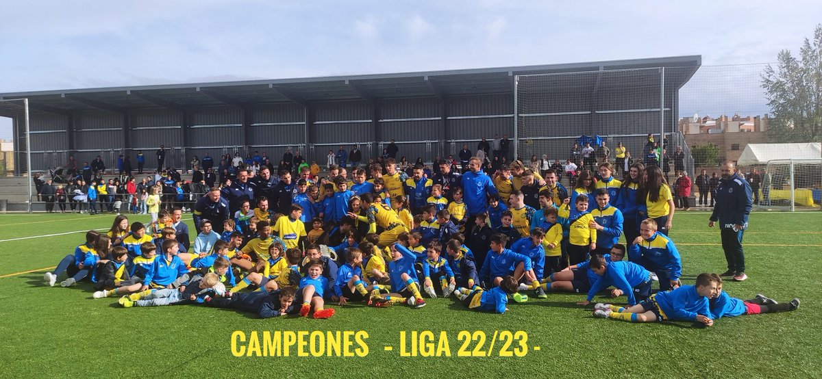diocesavila's tweet photo. Una foto para la historia, una foto para el recuerdo

⚽CAMPEONES de LIGA 2022/23⚽

#SomosDioce 💛 #MeQuedoContigo 💙 https://t.co/FKeBi9uMoE