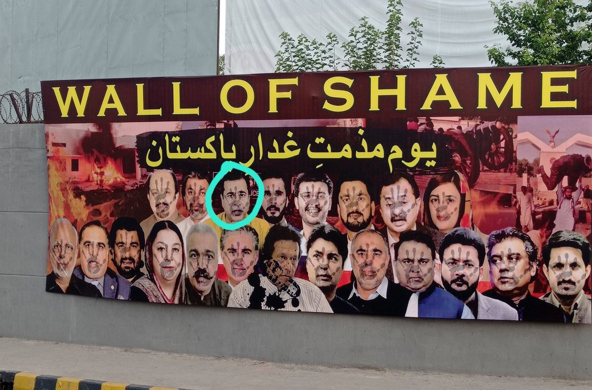 Faseehrather02's tweet photo. They did this 
We can reply them by putting roses and bouquets of flowers in front of the wall this will be a slap on the fascists faces
#PTIOfficial 
#imran_Khan 
#ReleaseImranRiazKhan 
#haqeeqiazaadi https://t.co/VzX33folCo
