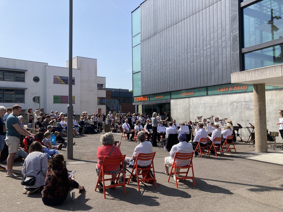lizlanecomposer's tweet photo. Huge thanks to players from 10 SE brass bands &amp; conductor Linda Harvey playing 2 mvts #RhythmofLight 4 times today @TownerGallery #BarbaraHepworth Art &amp; Life exhibition #Towner100. Band credits next thread. Amazing audience response in glorious Eastbourne ☀️! @4barsrest @BB1887 https://t.co/jNqC43Ymgs