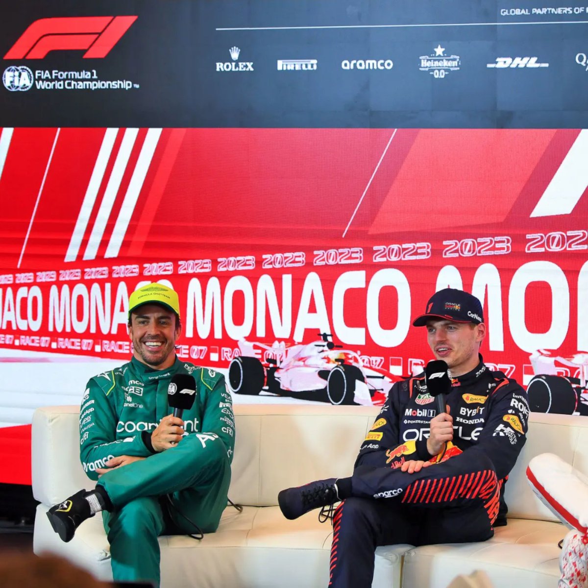 💥 Fernando Alonso: "Me encantan las flores".

👉 "Ayer el equipo puso algunas flores extra en el motorhome, así que también tengo algunas en mi habitación".

👉 Max Verstappen: "También tengo algunas plantas en casa".

👉 Fernando Alonso: "Puedo ir en mi tiempo libre. Hablamos