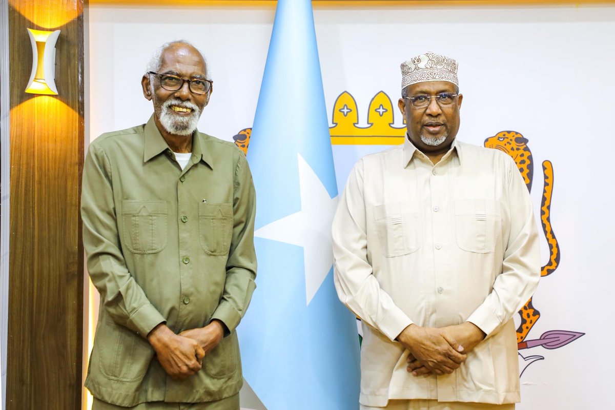 Dowladnimadu waa ku kala horeyn iyo u kala dambeyn “Qori isu-dhiib”. Former Speaker H.E Mohammad Jawaari and current Speaker H.E Sh. Adan Madoobe.