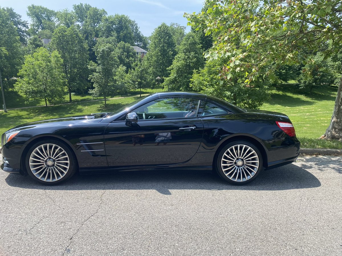 thesamparr's tweet photo. My dad is selling his Mercedes. 

He doesn’t know how to work computers. 

He told me “just share this with your homies and see if they’ll buy it. 

So, my dear homies, if you want a well taken care of Mercedes, contact me. https://t.co/WZ6wpbALdt