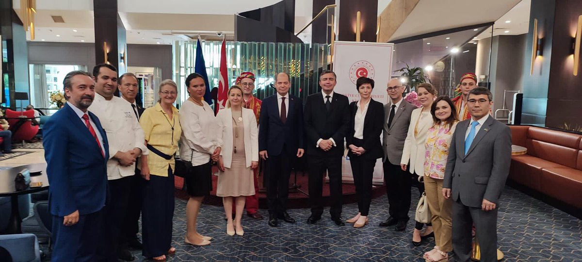 TC_KisinevBE's tweet photo. 21-27 Mayıs Türk Mutfağı Haftasında Moldovalı dostlarımıza ve kordiplomatik mensuplarına Hatay mutfağından ikramda bulunulmuştur. https://t.co/z9O3LPTcDX
