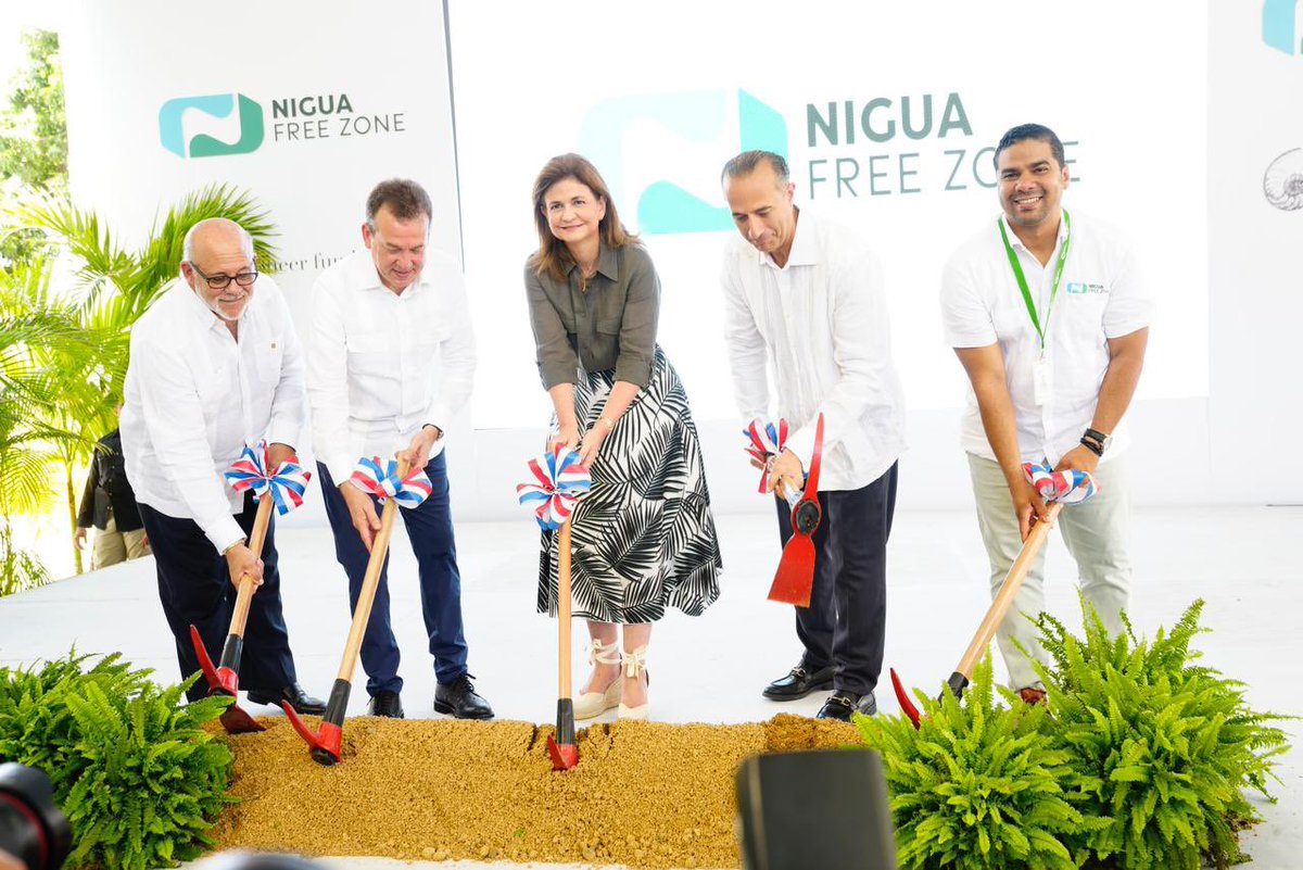 InfotepRD's tweet photo. Nuestro director general, Rafael Santos Badía, participó hoy del primer picazo para la ampliación de Nigua Free Zone, el cual estuvo encabezado por la vicepresidenta de la República Dominicana, @RaquelPenaVice. https://t.co/GJTrIqNw9s