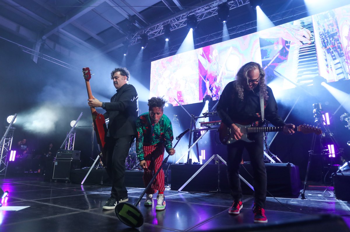 KenethCruz's tweet photo. ¡De manteles largos! @cafetacvba celebra 34 años de trayectoria después de ir en contra de los estereotipos del rock. 

Con su fusión de ritmos y elementos folclóricos, sus integrantes desafiaron una escena musical.

Comparto algunas fotos capturadas durante  shows en #Guatemala https://t.co/6BmTLoEK57