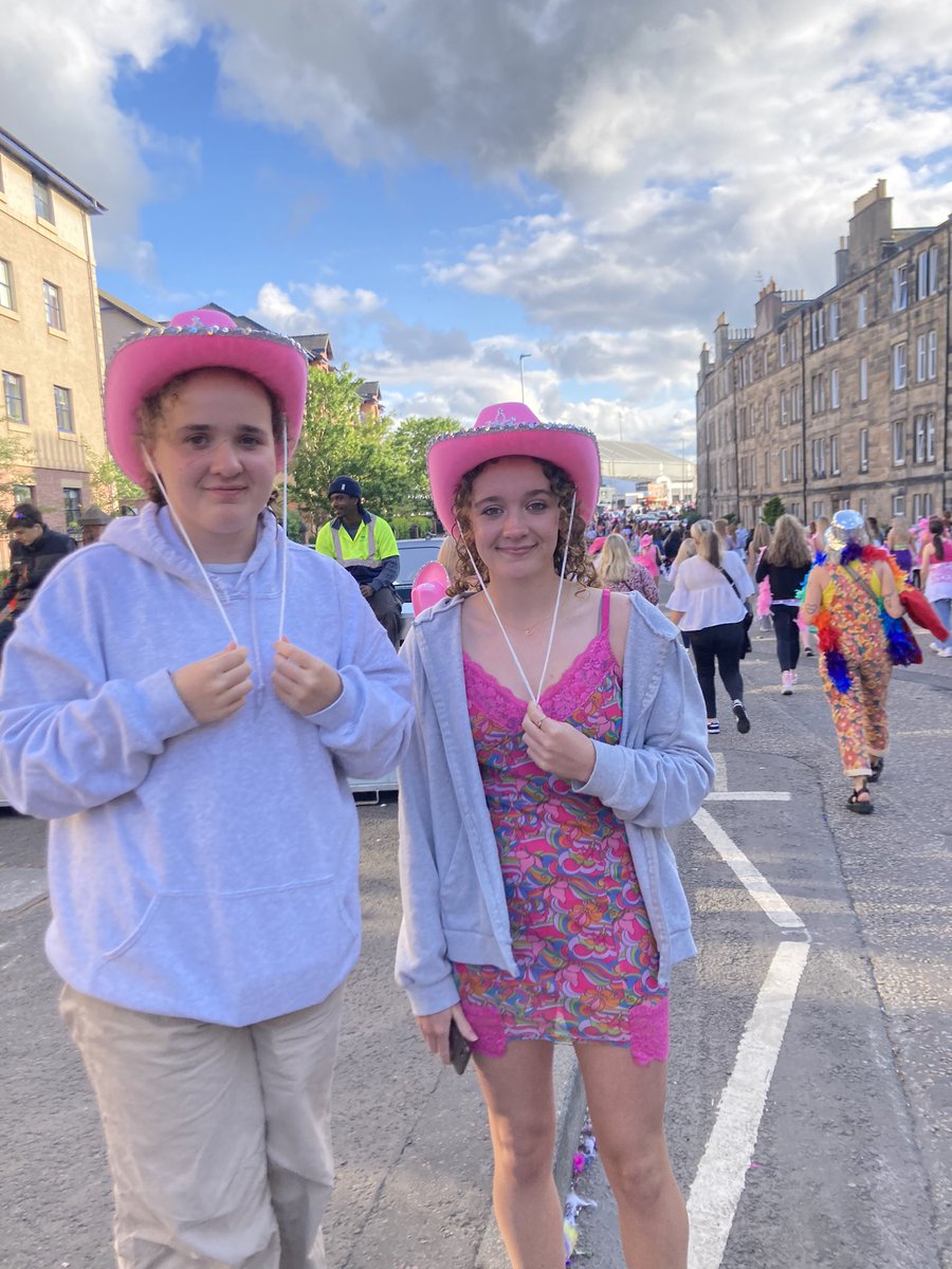 Jayneyhynes's tweet photo. Scammed! @Harry_Styles Edinburgh and the tickets from a fake Ticketmaster were fake. Gutted! The girls have been soooo good considering! https://t.co/BLJz17igUL