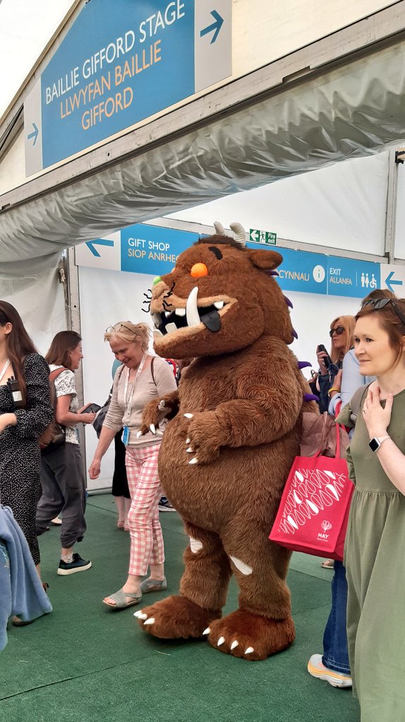 Irrefutable evidence of a cryptid seen walking in Wales... #HayFestival2023