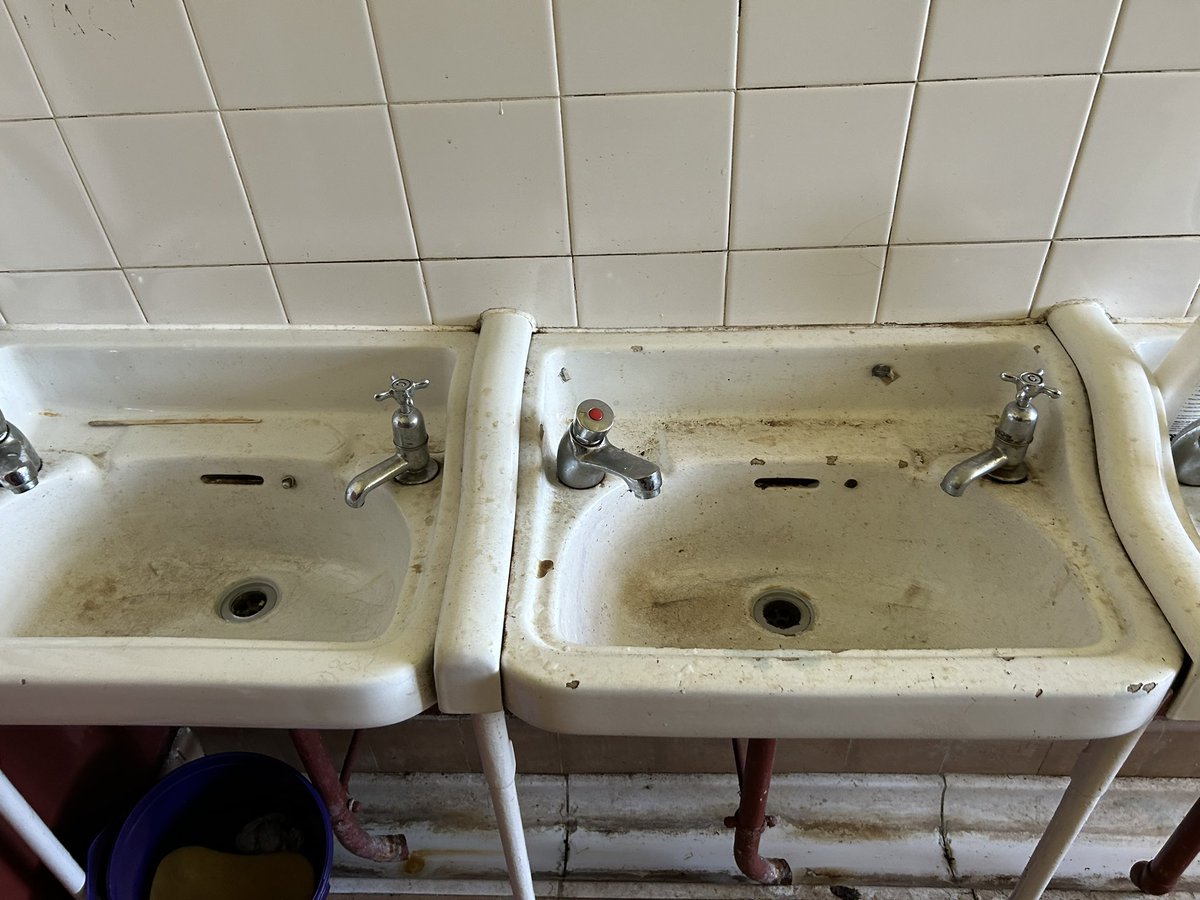 CardiffKits's tweet photo. Firstly, we apologise sincerely to @NewportCricketC for the appalling state of the facilities provided today. 

Secondly, @cardiffcouncil can you explain what part of our £83.73 a week goes to the upkeep of these changing rooms?

We’ve never seen anything quite like it before! 🧵 https://t.co/vnD1W0oDlR