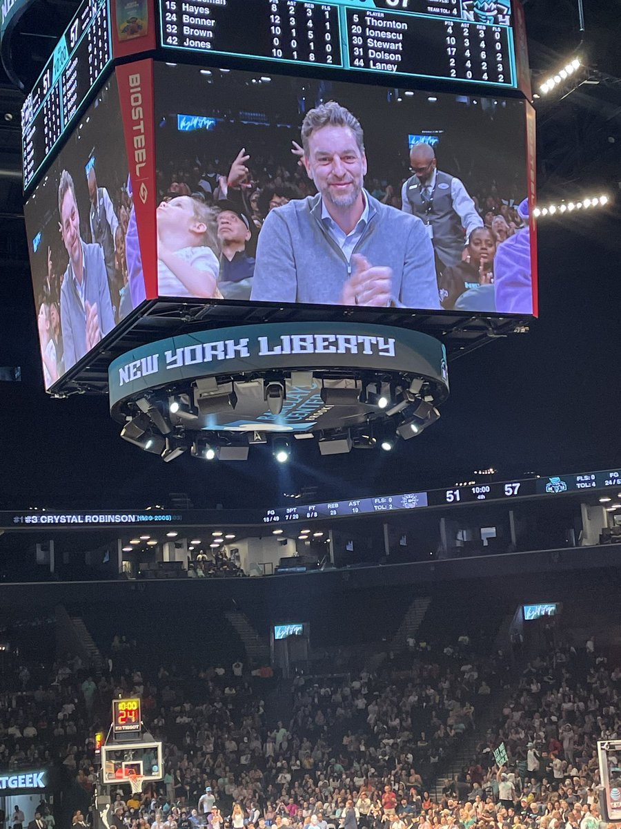 Yay @paugasol at the @nyliberty game today #onceaSpuralwaysaSpur #PorVida #ownthecrown