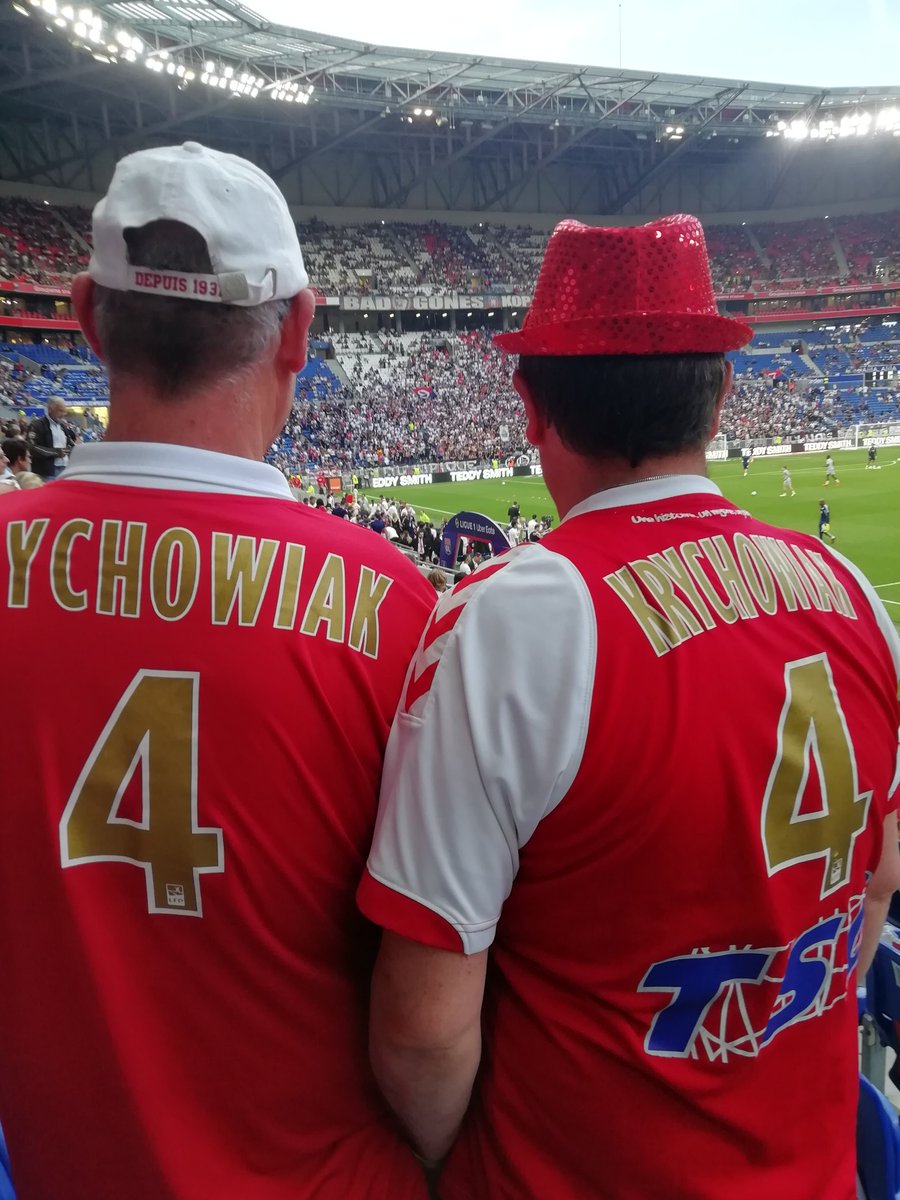 BorgnetManu's tweet photo. Team #krycho present a @GroupamaStadium 💪
@GrzegKrychowiak
#OLSDR https://t.co/VPSmW4kior
