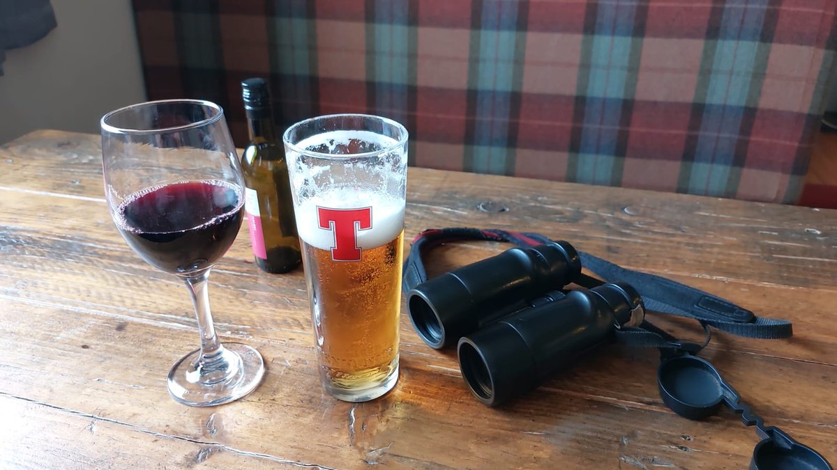 Wirral on tour.💥 Another @hilbrebirdobs member pays us a visit. Glad you enjoyed your stay guys. Even if the birding was a bit on the slow side at least you found the pub.., 🍻🍷safe journey home & hope to see you soon..