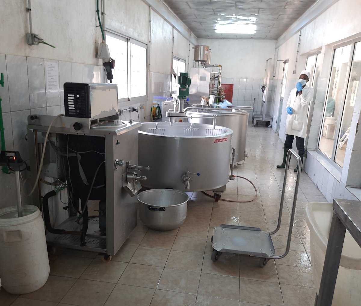 WFP_Cameroon's tweet photo. #Cameroon🇨🇲

Food Safety is an integral consideration from start to finish🎯
@WFP🇨🇲 ensures the yogurt made by partners for pupils of #HGSF school goes through quality control

#ZeroHunger
#ChangingLives https://t.co/NmFDgYandq