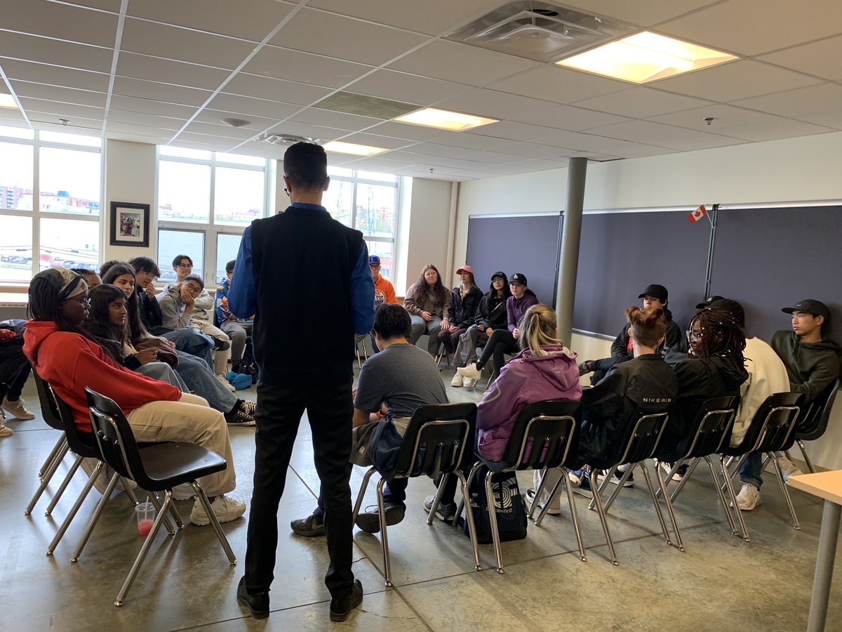 smswpgofficial's tweet photo. Pier 21 SMS students learning aboutCanadian Immigration 
@EFtours #history #learning https://t.co/tNPwPYDLDr