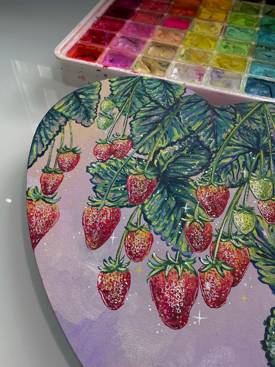 daixykaren's tweet photo. strawberry painting on heart shaped canvas 🍓🤍 https://t.co/BLbykHWc9W