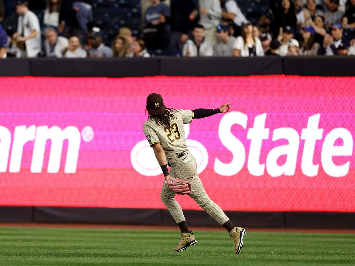 Everyone Should Be A Fernando Tatis Jr. Fan After He Responded To Yankees Fans Chanting "STEROIDS" At Him By Hitting A Bomb, Flipping A Bat To Mars, Then Talking Trash To The Bleachers barstoolsports.com/blog/3468683/e…