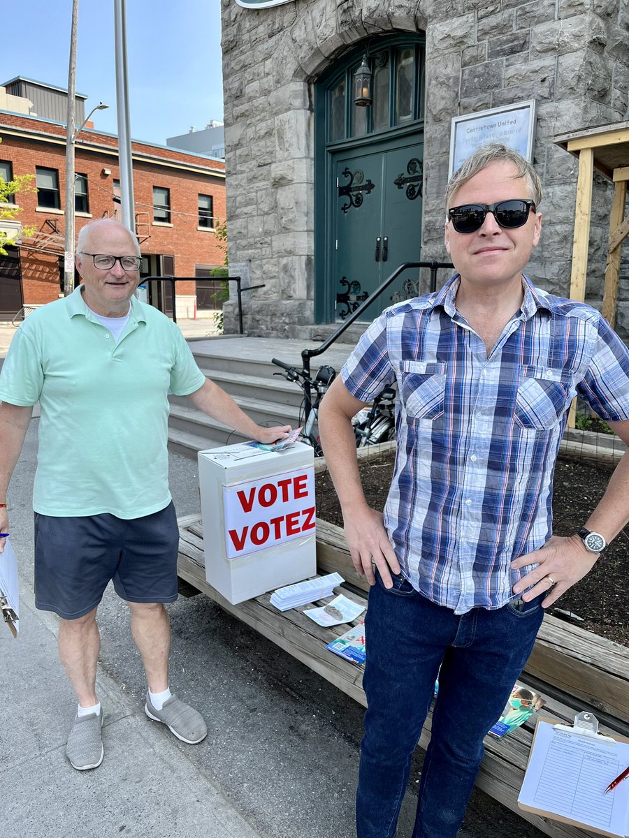 With @EdwardCashman7 from @ottawahealthco getting set up for the vote to defend our public healthcare system. We’re at Centretown United on Bank. Come on down and vote! #ottpoli #onpoli @OntarioHealthC