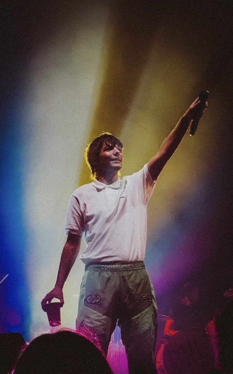 copyofmatilda's tweet photo. I love Louis Tomlinson https://t.co/Cidsyf07BT
