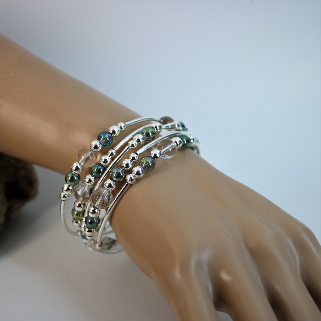 This beautiful bracelet is a great addition to your jewelry collection and will become a favorite 'go-to' piece.
l8r.it/nhqq

#memorywirebracelet #clear #quartz #crystals #beads #love #classy #elegant #bracelet #coilbracelet #timeless #healingstone #statementbracelet