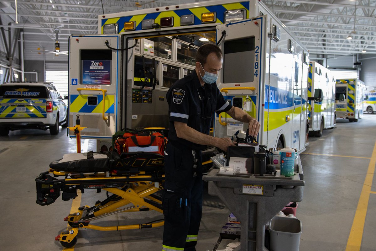 To wrap up #ParamedicServicesWeek we extend a HUGE thank you for our entire Paramedic Operations, Training, Logistics, Scheduling & Management staff, for your dedication, teamwork & care. The critical emergency care & service to #WatReg is valued!