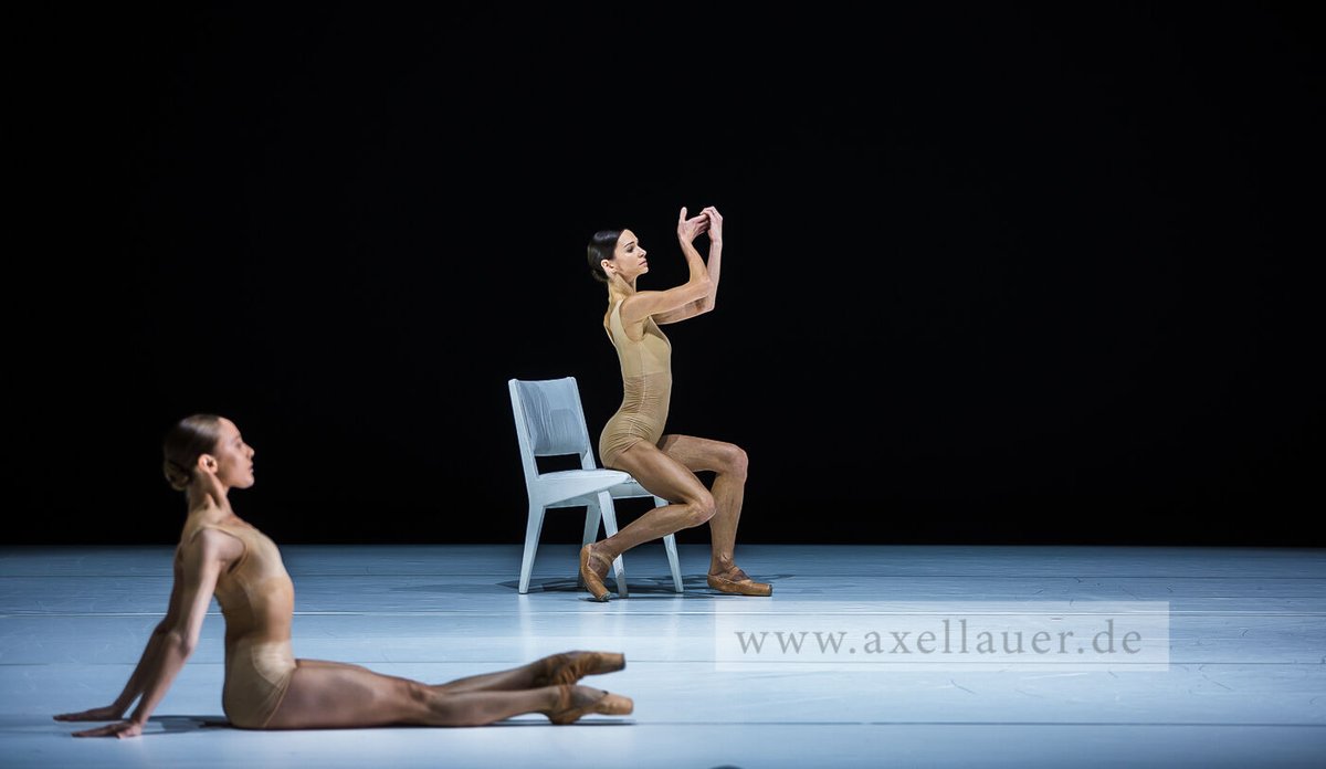 axellauer_de's tweet photo. Heute @Staatsballett_B:
"Lib" von Alexander Ekman im Doppel in:
"Ekman | Eyal"
(Choreografien von S. Eyal & A.Ekman)
Slideshow:
https://t.co/Hn7nDNu4Mu
Mehr Fotos:
https://t.co/aXcTvO6IqT
#Tanz #ballett #balletto #dancephotography #moderndance #dancers #balletpost #prodance https://t.co/rRcoEwRf82