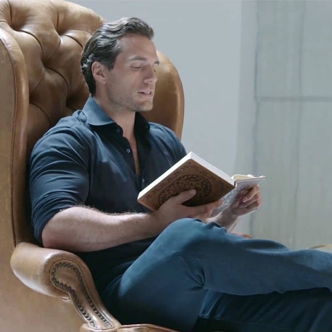 SymphonyCarmen's tweet photo. Dentro de un rato me voy a una librería a la que hace años que no voy porque me pilla un poco lejos. Pero de hoy no pasa 😎 Y antes de ir #HenryCavillSuperman https://t.co/wAx8wkzFQv