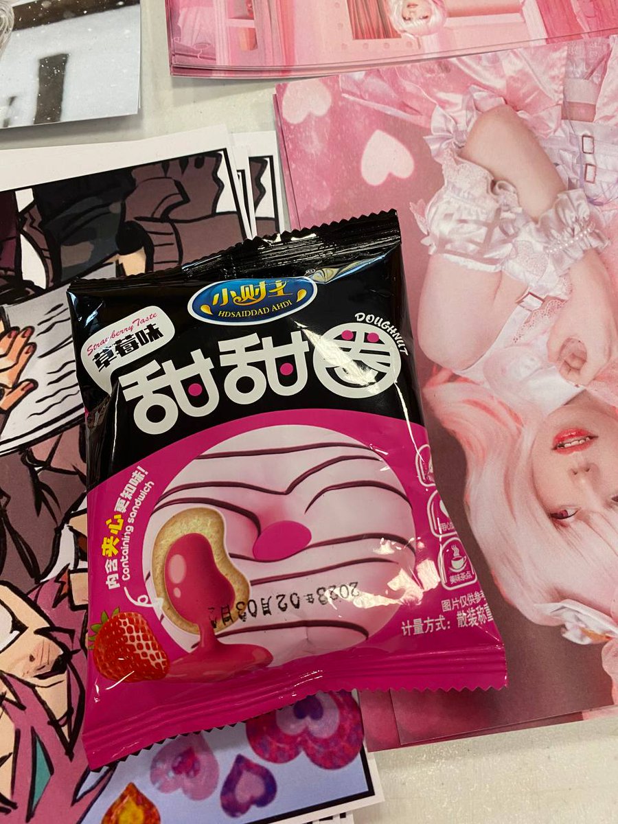 Our table from a convention last week, selling art and cosplay prints with <a href="/ZephyrCat/">Zephyr Cat 🍼</a> 💞
Last time I sold merch was right before the pandemic, I'm so happy to be back :зс #prsk