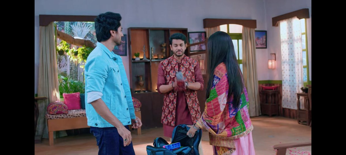 I am sure akshara has some medical issues if they have to move the track with justification she is behaving like mental patient with extreme anger side-effects of post martum #Yrkkh #AbhiRa