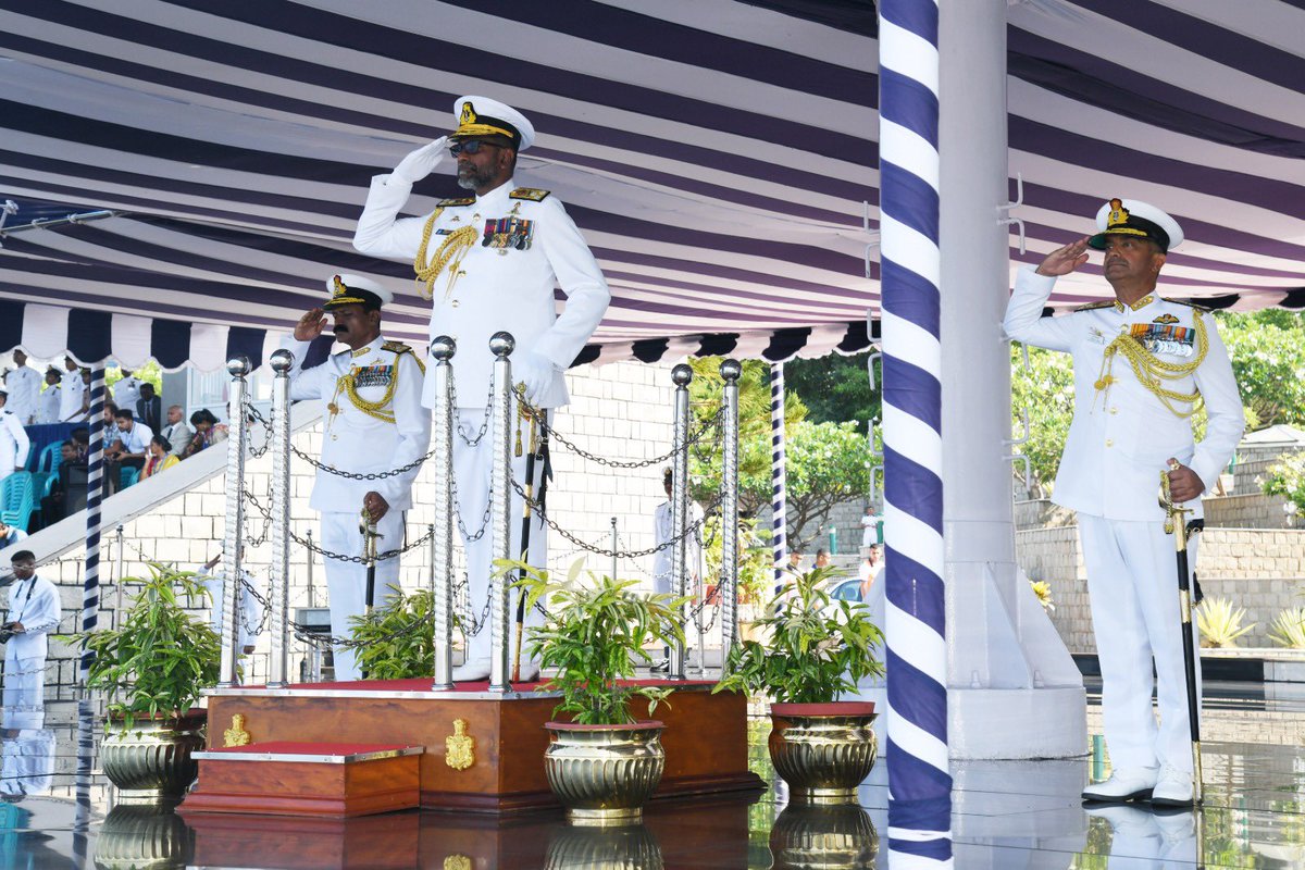 A spectacular #PassingOutParade held at Indian Naval Academy, Ezhimala, as 207 trainees mark the culmination of their ab-initio training.
Congratulations to the Midshipmen & Cadets of the 104th Course, who passed out with flying colours.(1/2)
#ShapingFutureNavalLeaders