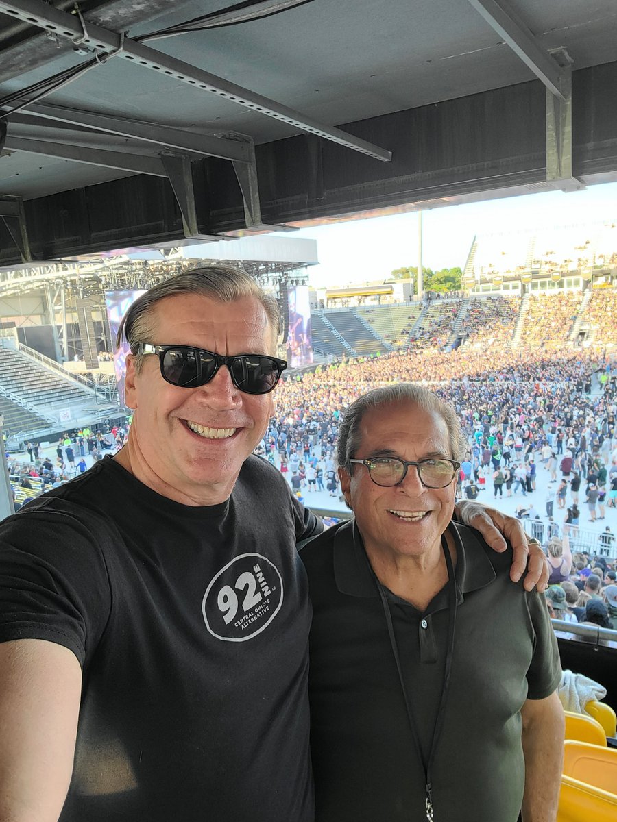 RADIORANDY's tweet photo. Day two in the books @SonicTempleFest 
Great to again see old friends #Adrock @bigapplebruce.
@qotsa killed it after 5yr hiatus 
#randsanity #viptilrip https://t.co/IrOIwRC6jY